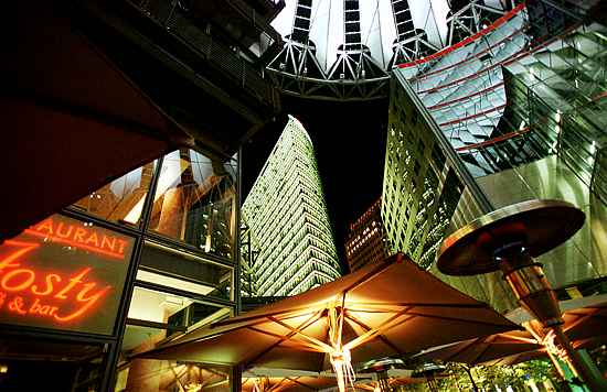 Sony Center, Josty Grill & Bar